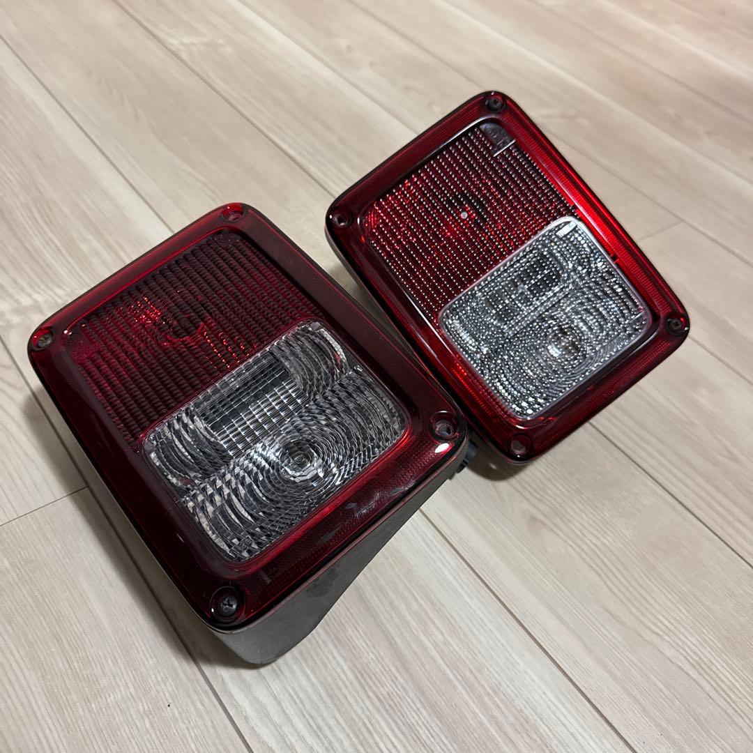 JKラングラー　純正テールランプ