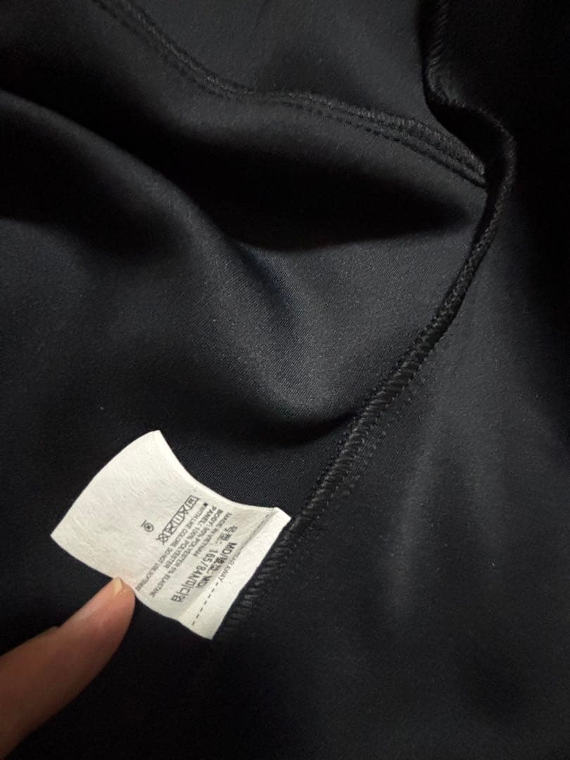 UNDER ARMOUR フード付きジャケット ブラック 新品、軽い、着やすい